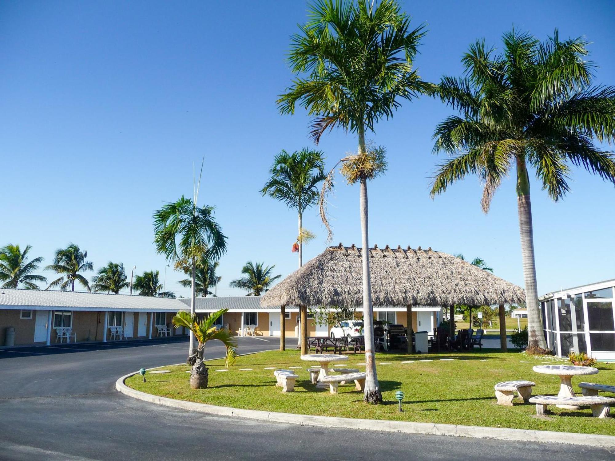 Everglades City Motel - Everglades Adventures Inn Exterior photo